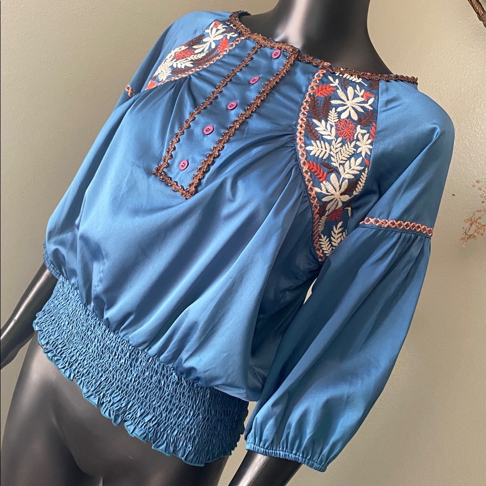 Hazel Blue Floral Embroidered Rodeo Festive Blouse NWoTs - Picture 5 of 13